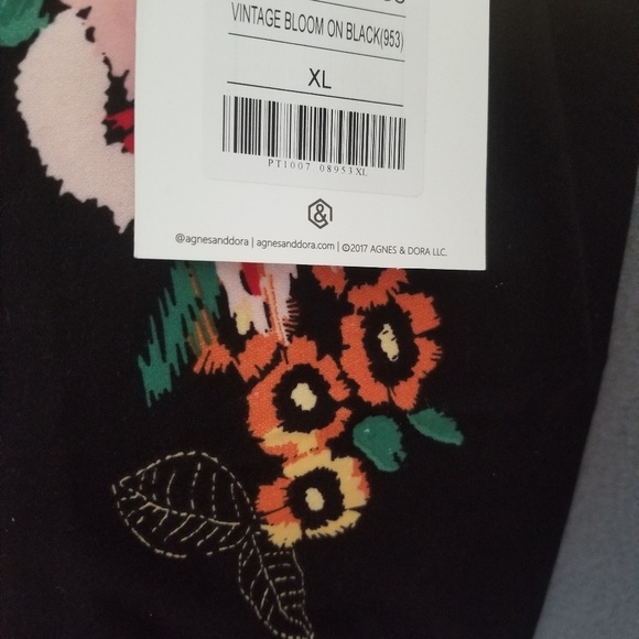 Vintage Bloom on Black (953) - Picture 2 of 3